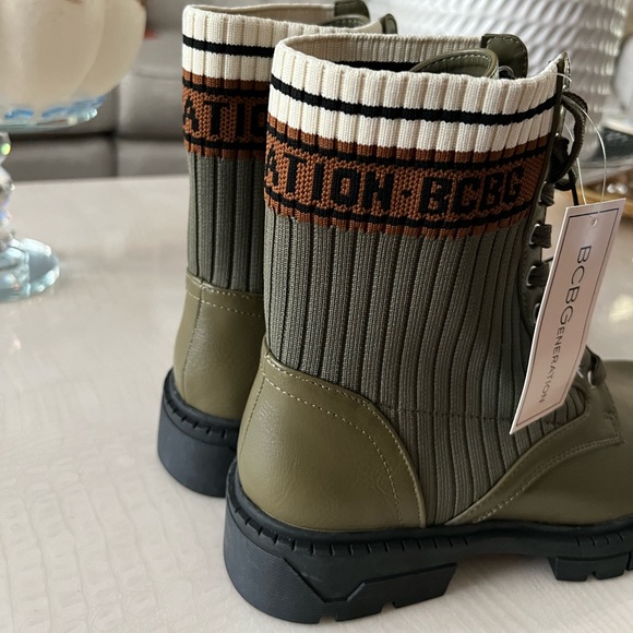 Beautiful combat boots with gorgeous army green color - Picture 8 of 9